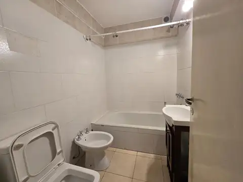 DEPARTAMENTO DE 2 AMB. LUMINOSO UBICADO EN CHACARITA