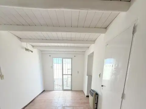Casa 2 ambientes con 1 baño