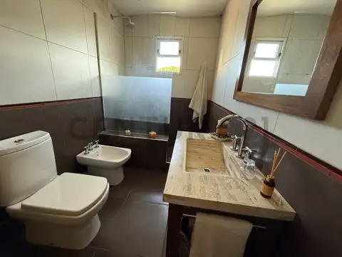 VENTA CASA 5 AMBIENTES VILLA BOSCH CON PILETA COCHERA