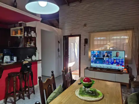 Casa 4 ambientes con 2 baños
