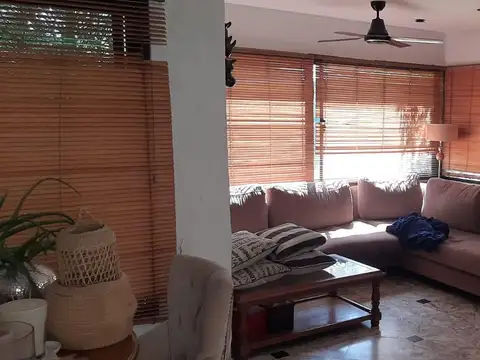 Casa 5 ambientes con 4 baños