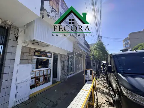 APTA CREDITO - Casa con Locales - Av. Tapia de cruz 1075 - Centro Belen de Escobar