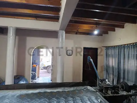 Casa 13 ambientes con 8 baños