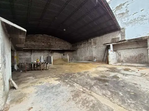 Venta Galpón 500 mts en esquina Lomas del mirador