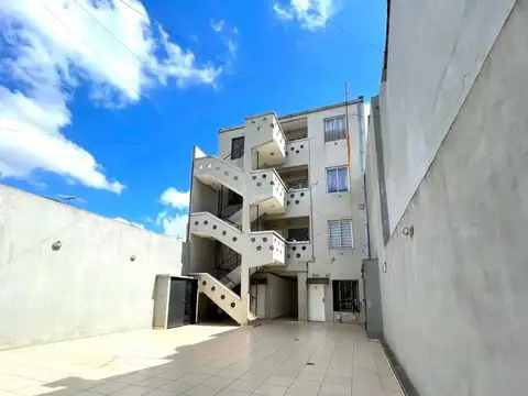 Amoretti 3800, Piso 2