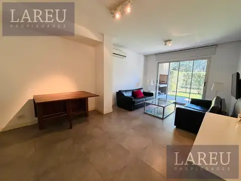 Departamento tres ambientes amoblado con jardin en  Bosque alto