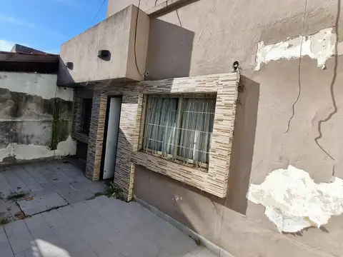 Casa 2 ambientes con 1 baño