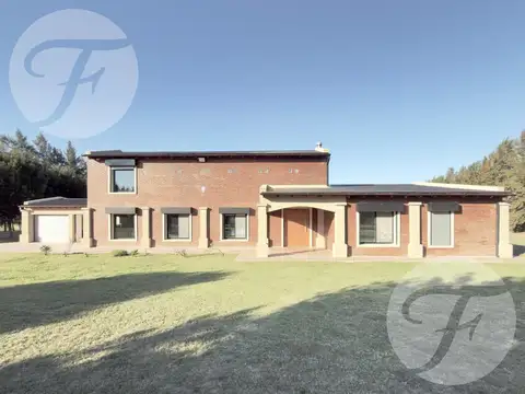 Casa en Venta con 2 cocheras