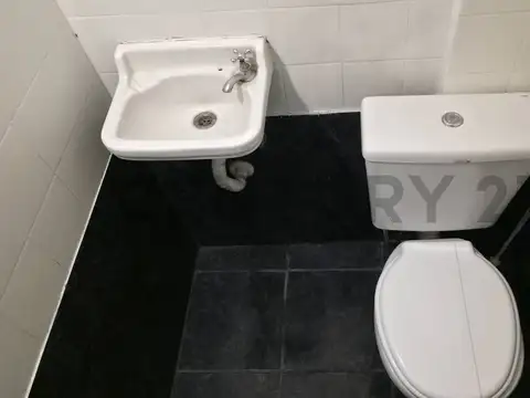 Local en Alquiler en Los Hornos, $ 550.000