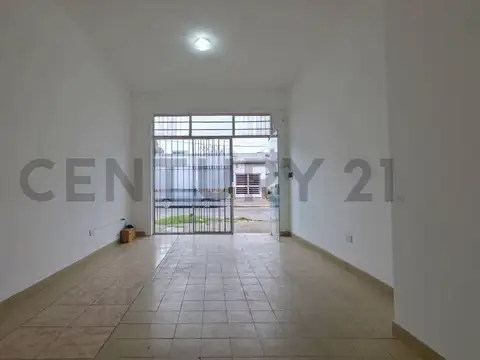 Local en Alquiler en Los Hornos, $ 550.000