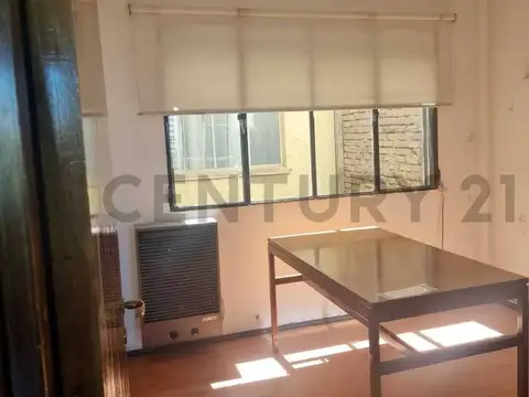 Venta Oficina con Frente hacia Av. Colón. Mendoza.