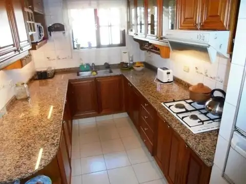 Departamento 6 ambientes con 4 baños