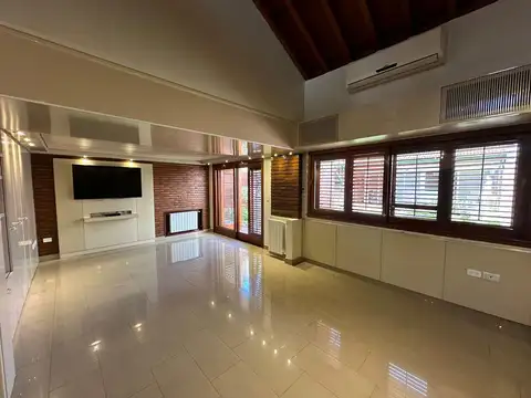 Casa 5 ambientes con 3 baños