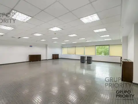 Oficina en alquier en Puerto Madero con cochera