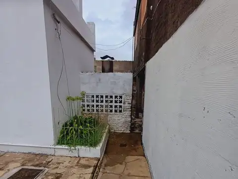 VENTA DE DOS CASAS CON LOCAL EN VILLA LUZURIAGA