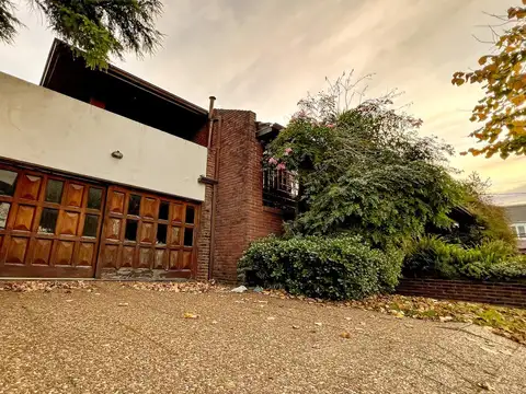 Casa 5 ambientes con Parque en Santa Monica