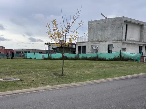 Lote Falso Perimetral con Extension de Fondo - San Simon Barrio Privado - Canning Village