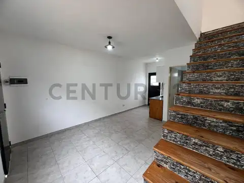 Venta Departamento depto dúplex 2 ambientes Los Polvorines con cochera y patio Villa de mayo