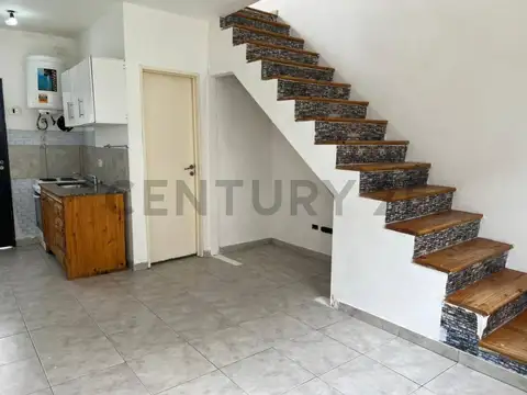 Venta Departamento depto dúplex 2 ambientes Los Polvorines con cochera y patio Villa de mayo