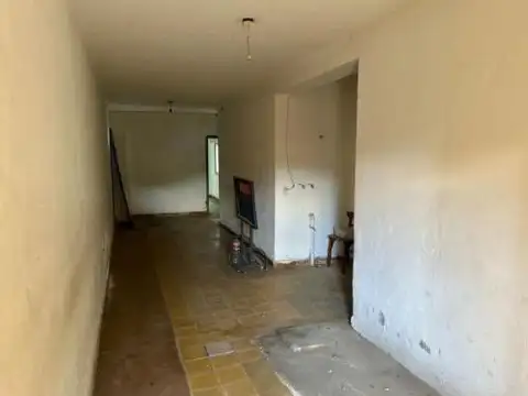 Casa 4 ambientes con 1 baño