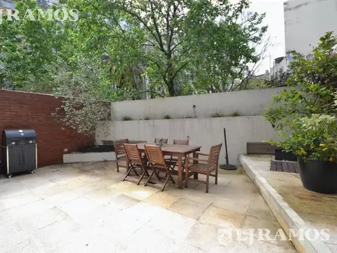 Juncal y Montevideo. Balcón aterrazado