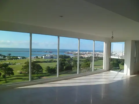 HERMOSO PISO EN VENTA. VISTA AL GOLF Y MAR-