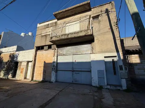 GALPÓN DEPÓSITO CON GARAGE LOCAL Y DOS DEPTOS