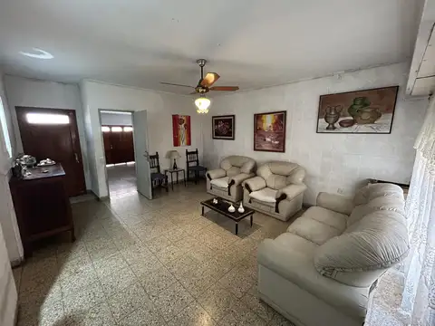 Casa 6 ambientes con 3 baños