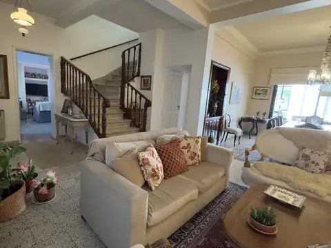 Casa 5 ambientes con 1 baño
