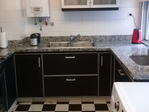 PH EN INMEJORABLE ZONA , INDEPENDIENTE , SIN EXPENSAS , HERMOSO, 3 dormitorios .