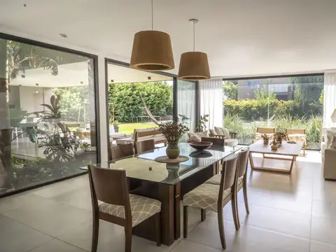Casa en Venta, 5 Ambientes, en Haras Santa María, Loma Verde, GBA Norte