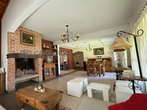 Casa en venta de 5 ambientes c/piscina en El Lauquen Club De Campo