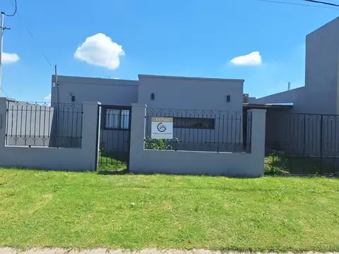 Casa en venta c/ cochera en Puerto General San Martín