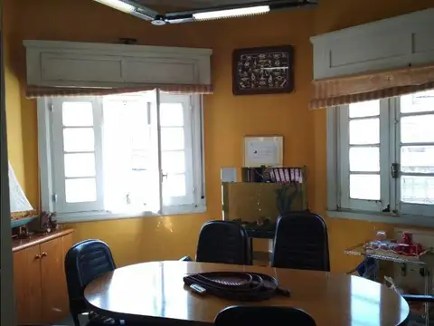 Oficina en Alquiler con 1 cochera