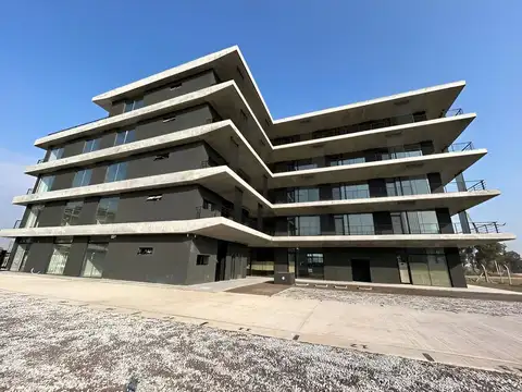 LOCAL EN ALQUILER EN PLAZA TIERRA NUEVA – 100 m²