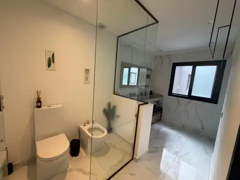 Casa 5 ambientes con 6 baños