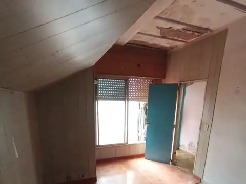 VENTA DE IMPORTANTE PH 5 AMBIENTES CON PATIO Y TERRAZA , 180m2 APROX, A REFACCIONAR