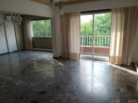 RESERVADO Piso unico con balcon al frente y minimas expensas