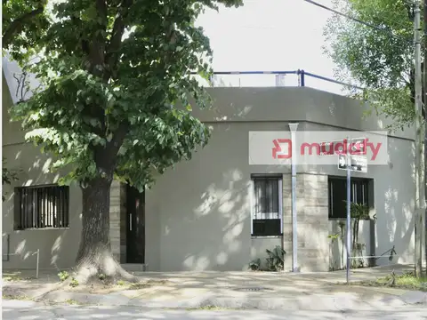 MODERNA CASA EN VENTA CON PANEL SOLAR Y COCHERA FLORIDA