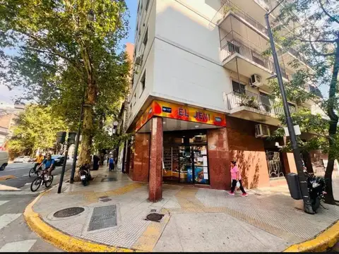 Venta Local Comercial en Esquina - Sobre Av. Corrientes  Zona Abasto