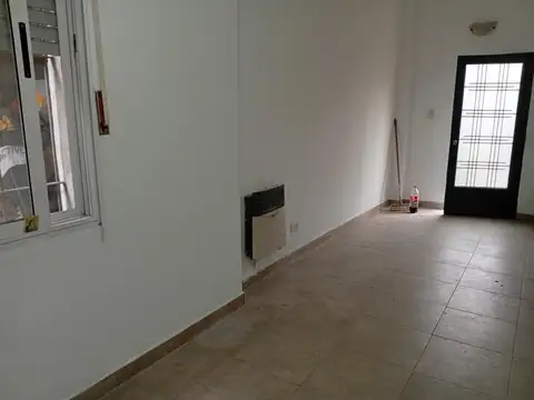 Depto Tipo Casa en Alquiler en Munro, $ 950.000