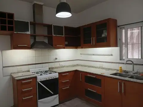 Depto Tipo Casa en Alquiler 40 años