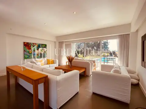 Casa 5 ambientes con 4 baños