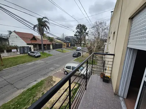 Departamento 3 ambientes en alquiler en primer piso por escalera