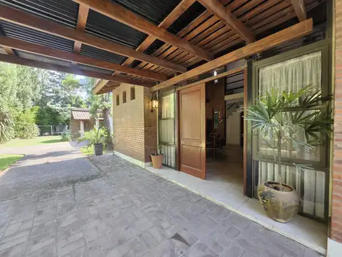 Casa en Venta con 2 cocheras