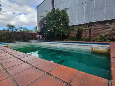 CASA VENTA SAN LORENZO 3 DORMITORIOS CON PILETA