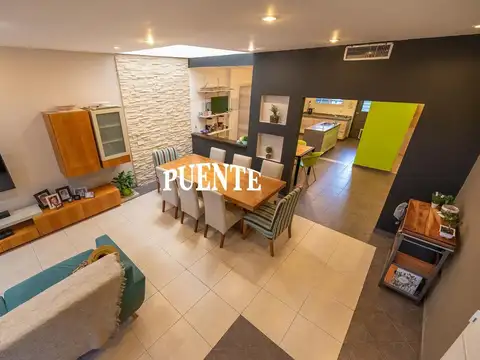 Casa en Venta con 2 cocheras