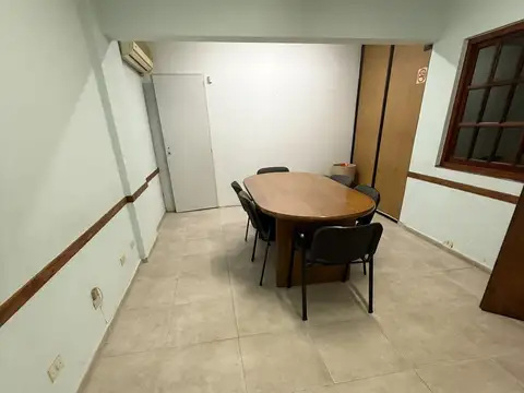 Venta de oficina en Monserrat 