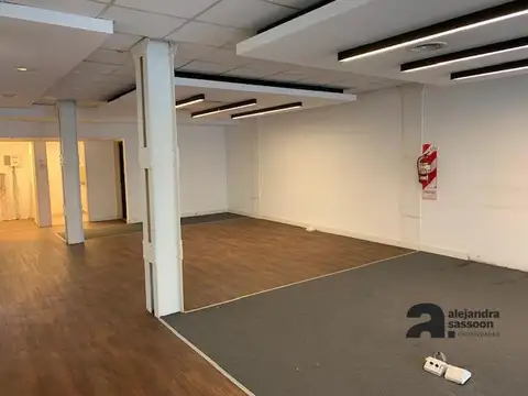 Oficina 6 ambientes con 4 baños