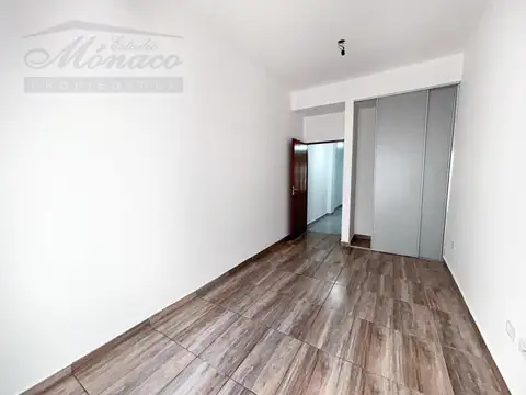 A ESTRENAR. Excelente 2 amb. al frente PB con patio!